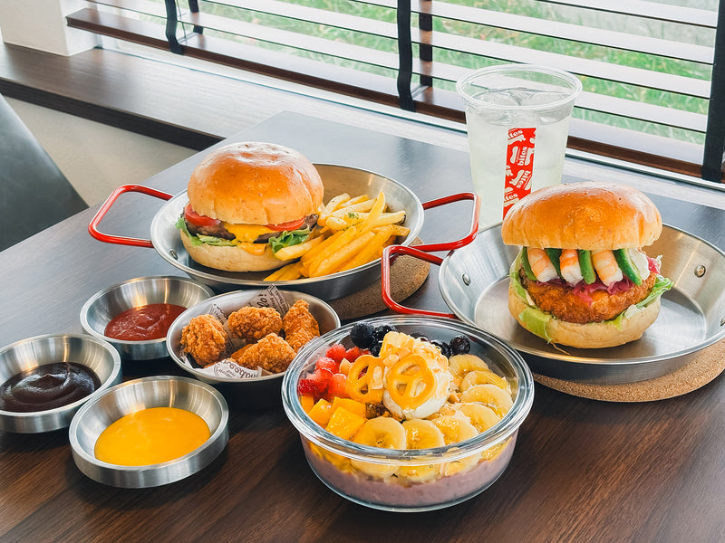 リフォーム業＆デザイナーの夫妻が手がけるバーガーショップ。階上町のお出かけ先〈Burger&Cafe bites〉【階上町道仏】