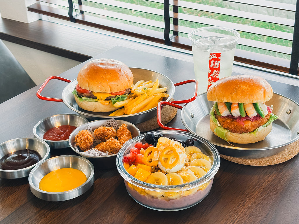 ハンバーガーショップ リフォーム業＆デザイナーの夫妻が手がけるバーガーショップ。階上町の
