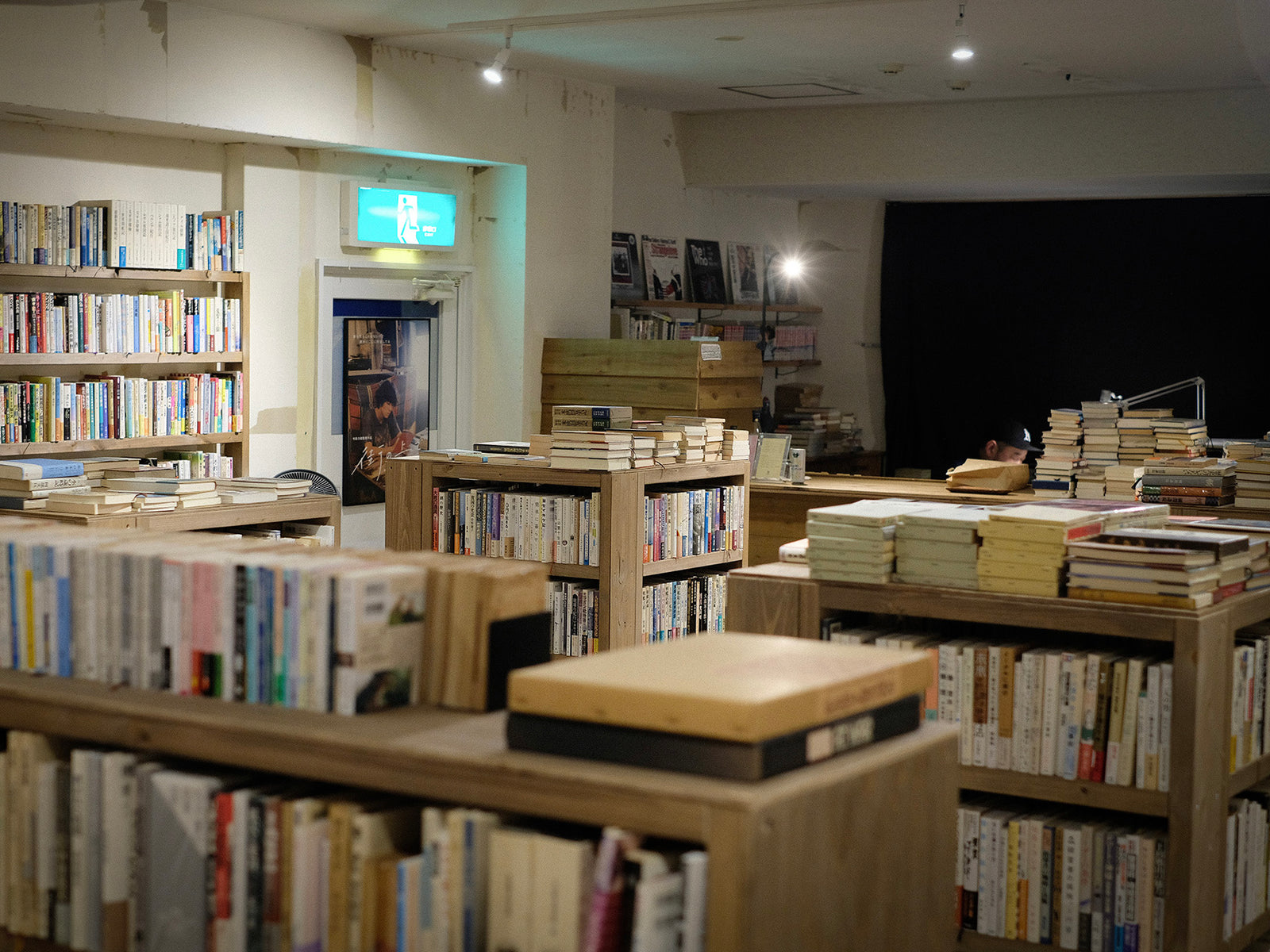 推し店主”が見つかる古本屋さんって!?〈GERONIMO〉で、昼からお酒を