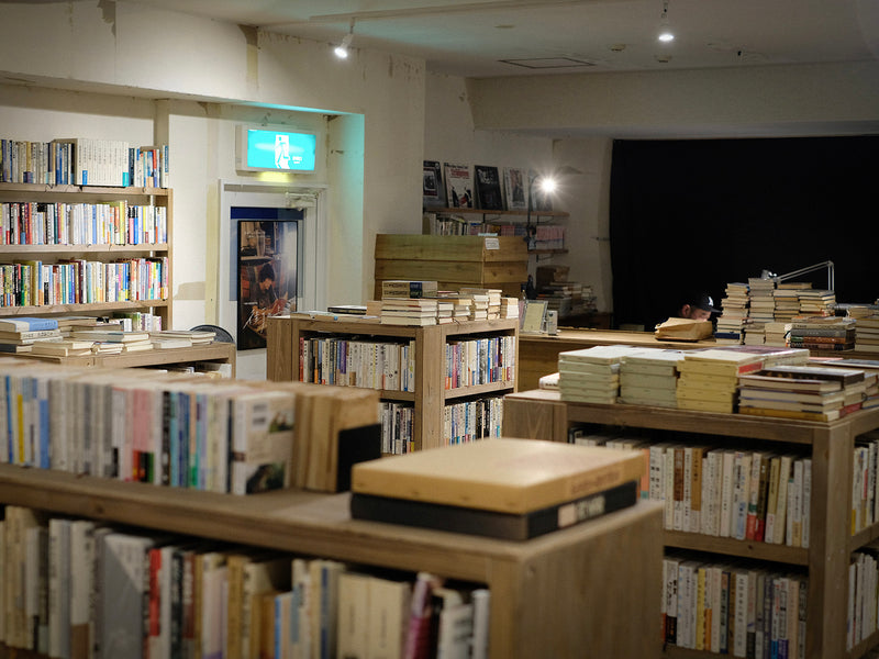 推し店主”が見つかる古本屋さんって!?〈GERONIMO〉で、昼からお酒を