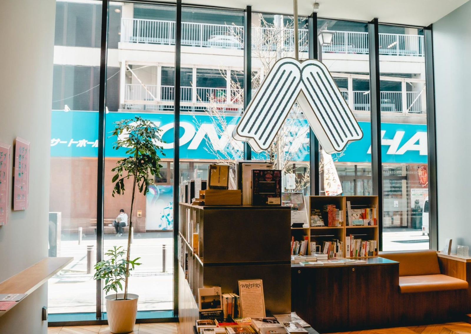 全国初の“市営の本屋”、〈八戸ブックセンター〉がもたらすものと