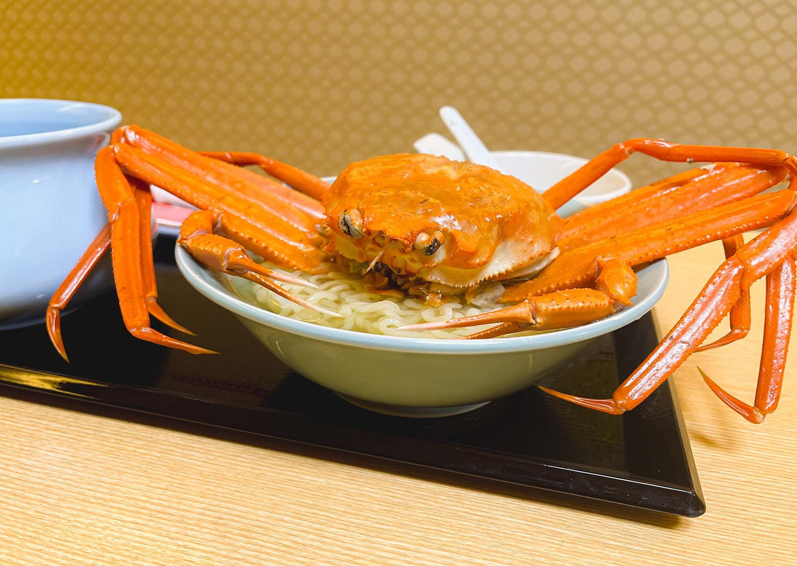 もはや「カニと麺とスープ」!? 〈稲瀬〉の“一杯まるごと”カニラーメン